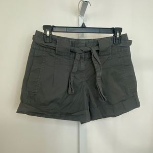 Lauren Conrad woman tie waist cuffed chino shorts size 4